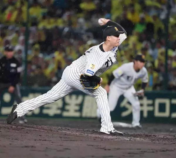 【阪神】３番手・及川雅貴が痛恨の２失点…勝負球が甘く天を仰ぐ、藤川球児監督も厳しい表情