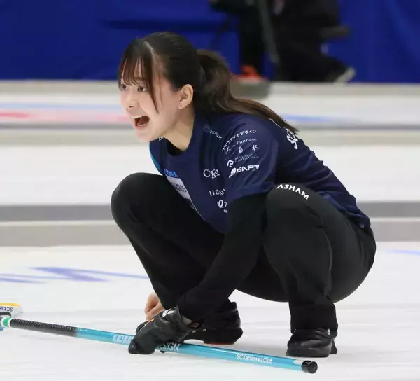 【カーリング】ＳＣ軽井沢クが決勝進出で２年ぶりＶ前進　３連続スチールなど無傷だった北海道銀行に８―５
