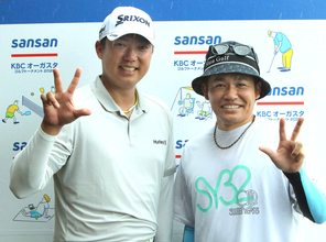【男子ゴルフ】元巨人左腕の森福允彦氏をキャディー起用！　出水田大二郎が３アンダー好発進「仲良しコンビです！」
