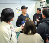 「巨人・岸田新主将に阿部監督は正捕手確約せず「甲斐とレギュラー争いをしてもらいたい」」の画像1