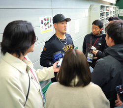 巨人・岸田新主将に阿部監督は正捕手確約せず「甲斐とレギュラー争いをしてもらいたい」