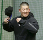 【巨人】増田陸が丸刈りでジャイアンツ球場に登場　新加入の松本剛らにあいさつ