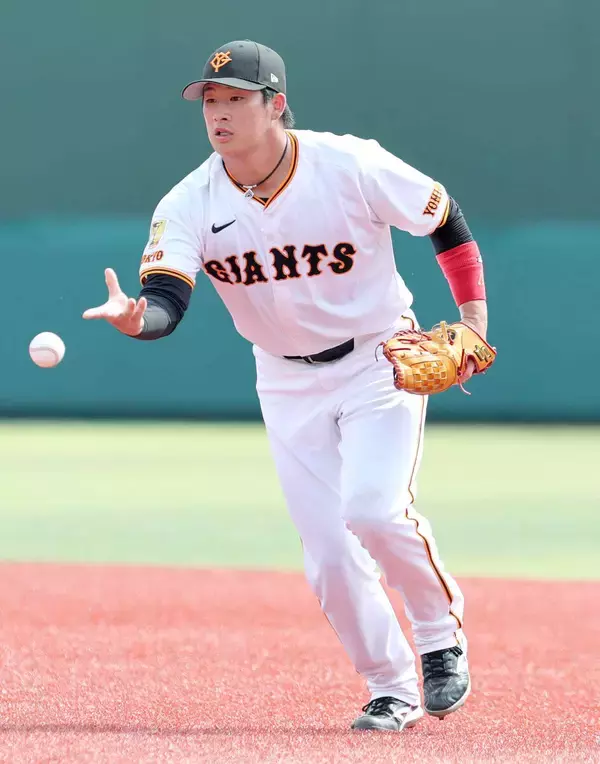 【巨人】増田陸が丸刈りでジャイアンツ球場に登場　新加入の松本剛らにあいさつ