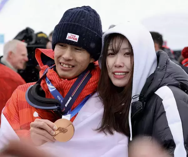 【五輪】堀島行真　４年間支えた妻・ 輝紗良さんに感謝「この先も家族という時間はずっと続くので、これからもよろしくお願いします」…モーグル男子２大会連続銅メダル