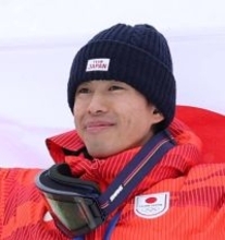 【五輪】堀島行真が銀メダル！　両手合わせて「ゴメンナサイ」　モーグル銅に続き新種目デュアルモーグルでも表彰台