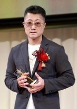 井上尚弥＆拓真兄弟の父・真吾さんがトレーナー賞受賞 父子３人受賞に「最高の一言」