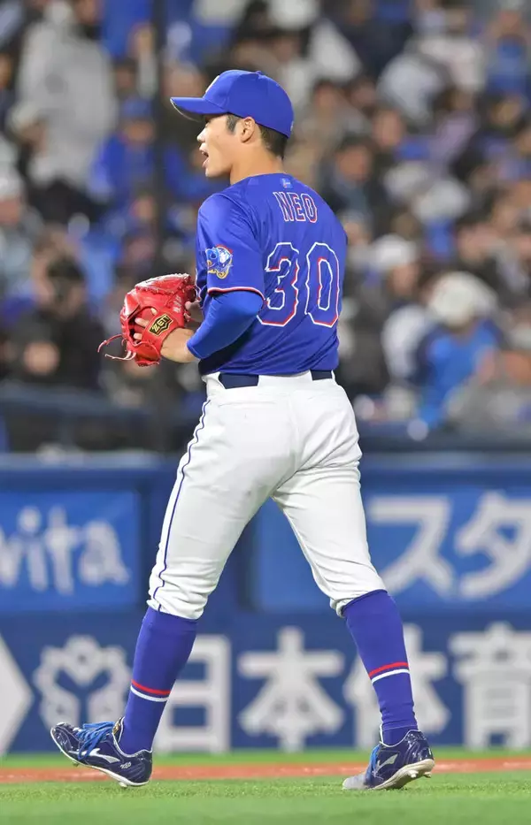 【中日】根尾昂が８年目でついにプロ初勝利！　延長１０回に６番手で登板し１イニングを無失点「最高の気分。父親と母親に『ありがとう』と伝えたい」