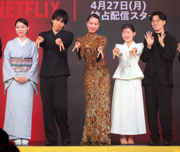 戸田恵梨香が細木数子さんにリブート　背中ぱっくり金ピカドレスで「命を削って作り上げた作品です」配信記念パーティー