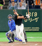 「【巨人】ダルベックの投ゴロが野選となり勝ち越し　平山が本塁へヘッドスライディング」の画像1