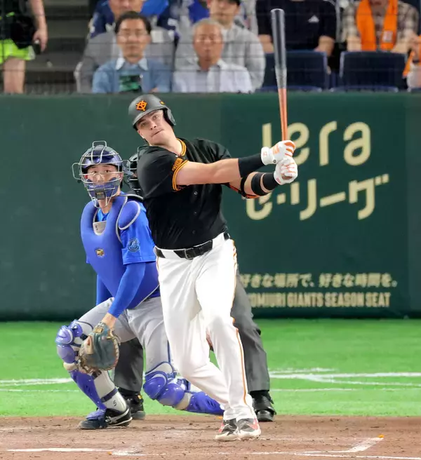 【巨人】ダルベックの投ゴロが野選となり勝ち越し　平山が本塁へヘッドスライディング