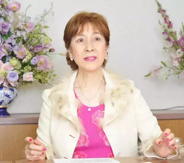 「あこがれの家族像でした」…寿美花代さんを「シューイチ」中山秀征が追悼