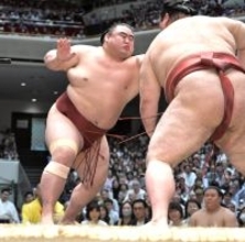 隆の勝、幕内最重量の熱海富士を突き起こして２勝目「的がでかい方が当てやすい」