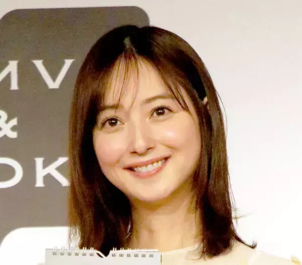 佐々木希が明かした家族時間にファンほっこり　動物と触れ合う姿に「幸せそう」「かわい～い！」「癒されます」の声