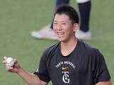 「【セパ公示】（１日）巨人が戸郷翔征、日本ハムが山崎福也を登録」の画像1