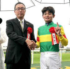 【京都大賞典】「なかなか勝てなかったのでうれしい」４年目の田口貫太騎手が初コンビのエコロディノスで重賞初Ｖ