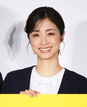 上戸彩、スーツＣＭから２３年　役衣装＆私服で着用機会増えて「なじむようになってきた」