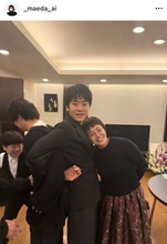 チャイドル四天王→梨園の妻の前田愛　義父・勘三郎さん命日に「大切な人たち」と交流　長男が松潤の身長抜いた！