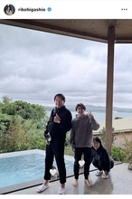 石田純一の妻・東尾理子、イケメン息子がそっくり！顔出しにネット仰天「似てる」「可愛い」「すごい」