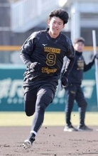 【阪神】右脚肉離れで治療中のドラフト１位・立石正広が室内練習場でジョギング　キャンプは具志川スタート