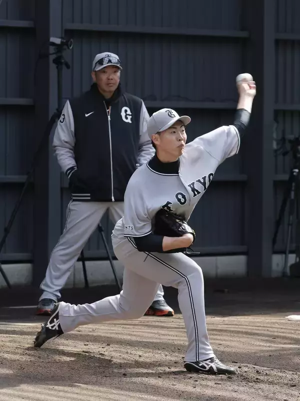 【巨人】２３１球！！　３年目左腕の森田駿哉がブルペンで熱投　阿部監督から熱血指導