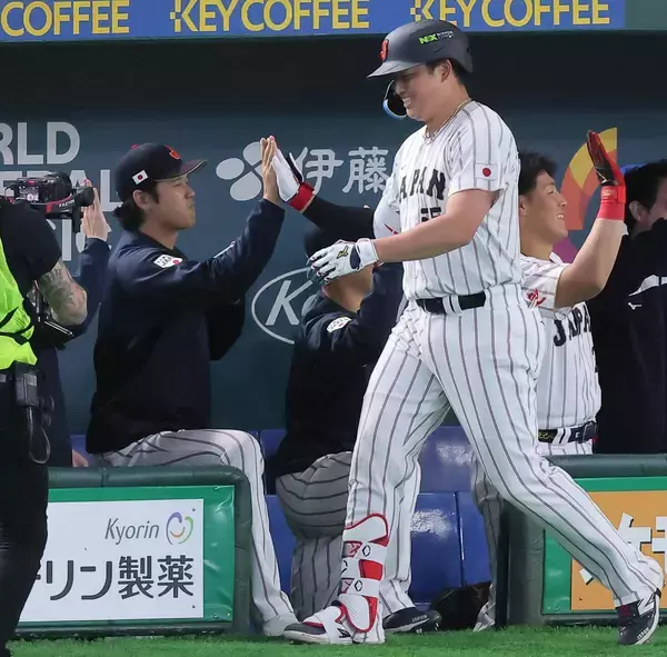 大谷翔平の“直接指導”効果テキメン　村上宗隆、打率・１４３→お目覚め１３０メートル満塁弾「米国に行っても頑張りたい」　