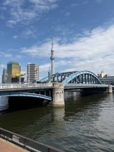 水色のアーチが目をひく駒形橋　読み方は「コマガタ」それとも「コマカタ」？…隅田川の橋