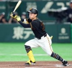 【巨人】直近４戦で打率４割男が乗ってきた！浦田俊輔が直球をはじき返し同点に追いつく　