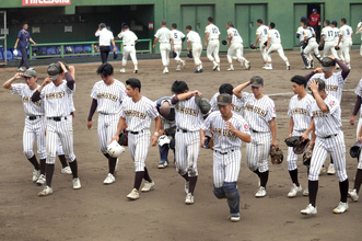 【高校野球】第１シードの国士舘が初戦４失策、１１失点で涙　創価戦は３試合連続コールド負け…西東京大会
