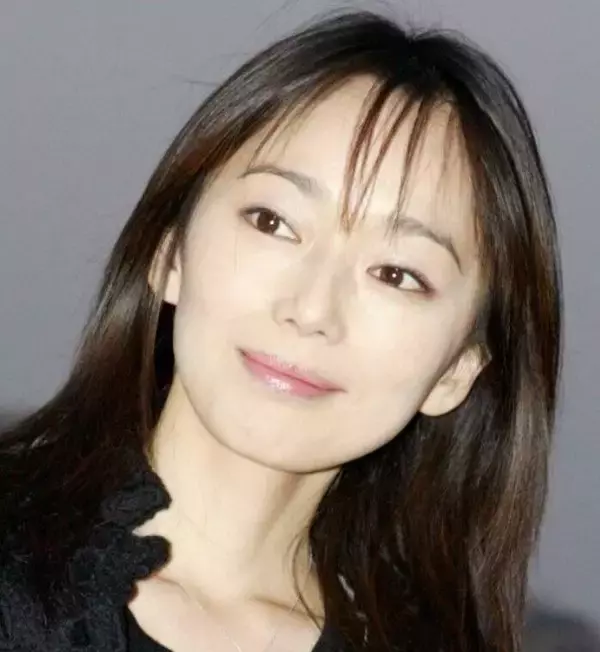 ３回結婚した元「魔性の女」が大胆に肩出し！５１歳の姿が「とても素敵」「綺麗」葉月里緒奈にくぎ付け