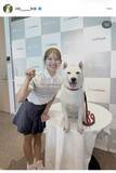 「女子ゴルフ・吉田鈴「お父さんに会ってきました」有名犬との対面にニッコリ笑顔！「美白コンビ」「二人とも可愛すぎる」」の画像1
