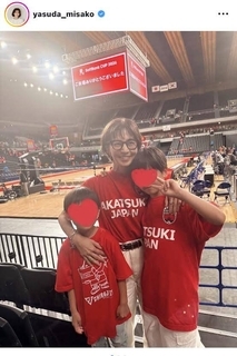 安田美沙子、家族でバスケ日本代表戦へ！息子との親子３ショットも公開「夫婦でジョーダン履いて…」