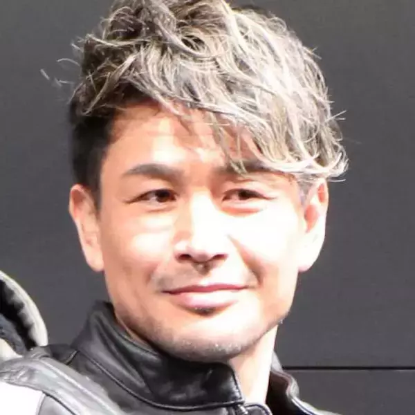 魔裟斗、結婚１９年目を迎え妻・矢沢心と仲睦まじい姿！子供達からのサプライズに「幸せとはこう言う事」ファン祝福