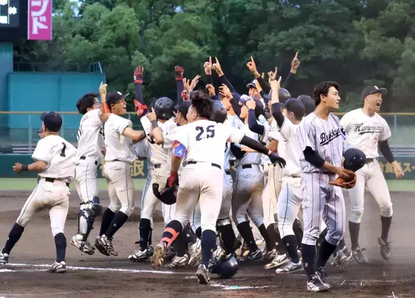 【大学野球】花園大がサヨナラ勝ちで６季ぶり３度目の優勝　延長１１回タイブレーク制す　１０戦負けなしの全勝Ｖ