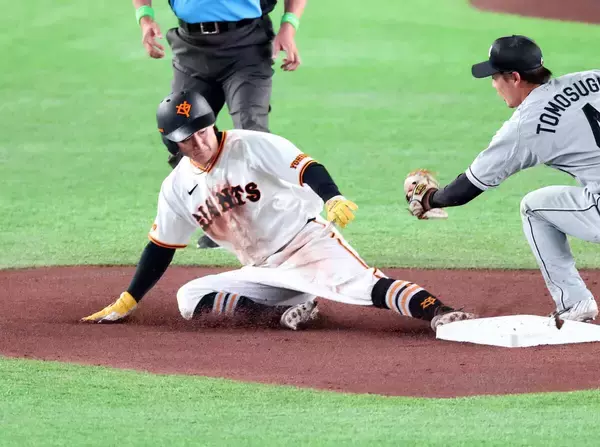 【巨人】浦田俊輔が初回にリーグトップタイ、１５個目の盗塁成功