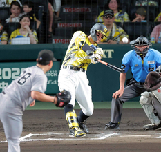 【阪神】佐藤輝明の連敗阻止弾で巨人と同率首位ターン　エース村上頌樹は意地の完封で８勝目
