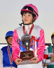 トウカイの勝負服　１１歳の笠松渚さんがジョッキーベイビーズ優勝「勝ててとてもうれしいです」今村聖奈騎手が憧れ