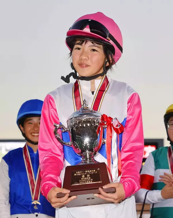 トウカイの勝負服　１１歳の笠松渚さんがジョッキーベイビーズ優勝「勝ててとてもうれしいです」今村聖奈騎手が憧れ