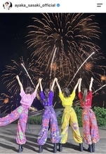 「最高すぎる４人の背中」ももクロ集合ショットが「エモすぎる」「ずっと４人で手をつないでいて」…佐々木彩夏が公開