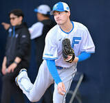 「【日本ハム】６年ぶり復帰の有原航平が初ブルペン　新庄監督の視察に「ブルペンに来ていただけてうれしい」」の画像1