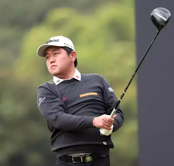 米沢蓮が３位浮上　２年前の帯状疱疹　今も続く座骨神経痛「いいプレーができなくなる恐怖は常にある」