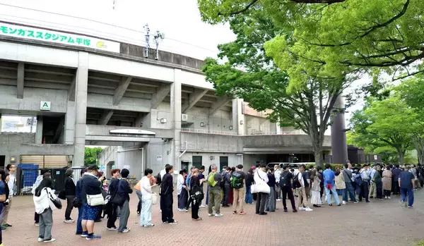 全日本大学駅伝関東選考会１８時スタート　強風の中、７枠の出場権を争う　駅伝ファンが長蛇の列つくる
