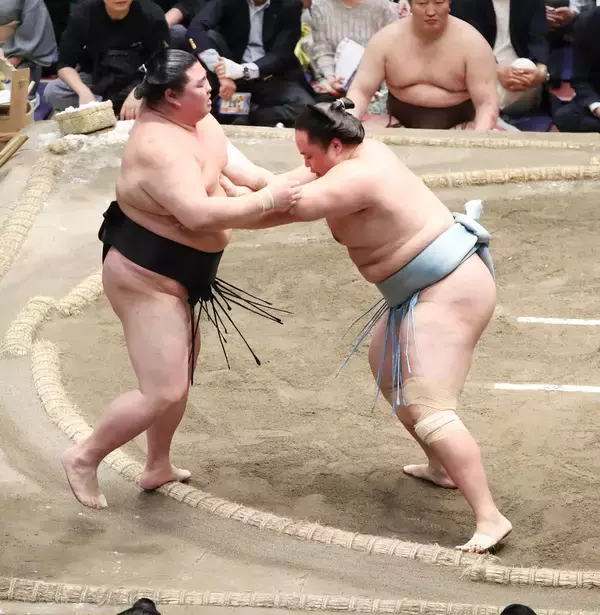 新関脇・琴勝峰が勝ち越し「うれしいですね」　結びに臨む弟の琴栄峰に力水をつける「新鮮な気持ちだった」