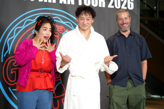 山本耕史、バスローブ姿で登場「風呂上がりみたいですみません」　日米合作ミュージカル「フル・モンティ」で全編英語＆肉体美披露