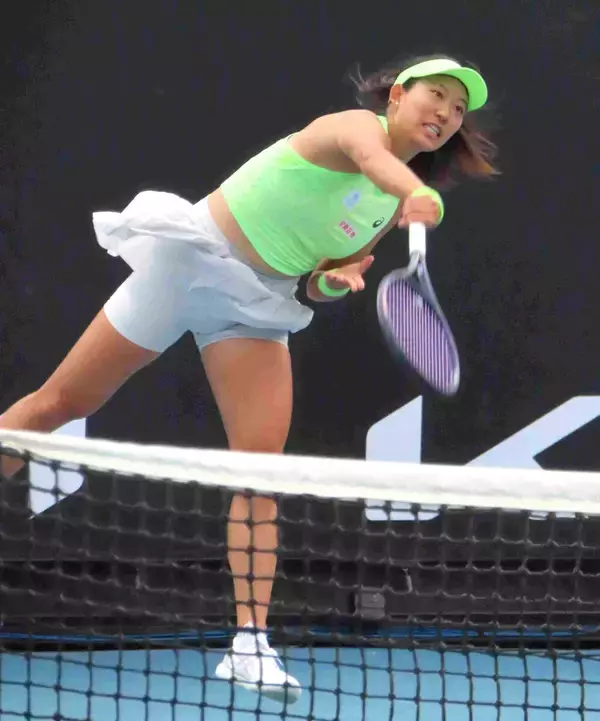 【全豪テニス】内島萌夏　２年連続で初戦を突破　ランク上にわずか６３分で快勝