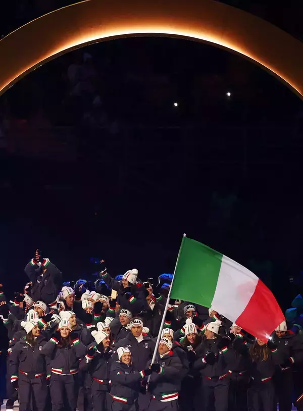 【五輪開会式】イタリアが最後の入場　公式ウェアはＥ・アルマーニ　開会式序盤では故ジョルジオ・アルマーニ氏を追悼