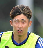 「森保ジャパンにまた負傷者　ＤＦ伊藤洋輝が右太ももを痛めて離脱…バイエルンが発表、復帰まで２～３週間」の画像1