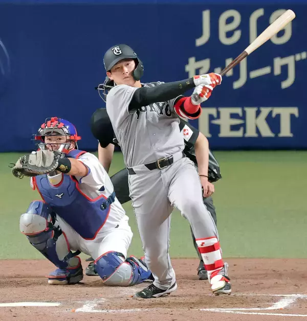 「【巨人】代打・増田陸が９回にフェンス直撃二塁打「代打は逃したら負け。そういう気持ちで行きました」」の画像