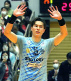 「【バレー】レギュラーシーズン優勝は最終節に持ち越し　首位サントリー　１２得点でＰＯＭ・高橋藍主将「ラスト２戦、勝ち抜きたい」…ＳＶリーグ」の画像1