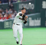 「【巨人】吉川尚輝が１軍でプロ初の三塁　吉川大幾コーチ「スローイングの角度が違うので難しさはある」」の画像1