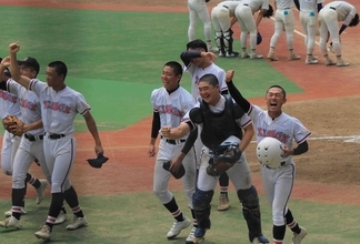 【高校野球】目黒日大が初の１６強！昨夏４強の実践学園を下すも木川監督「まだ終わりじゃない」延長１０回タイブレーク制す…東東京大会